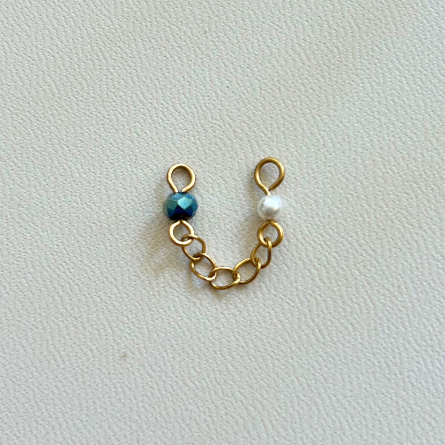Chainette 4 • perle nacrée et irisée
