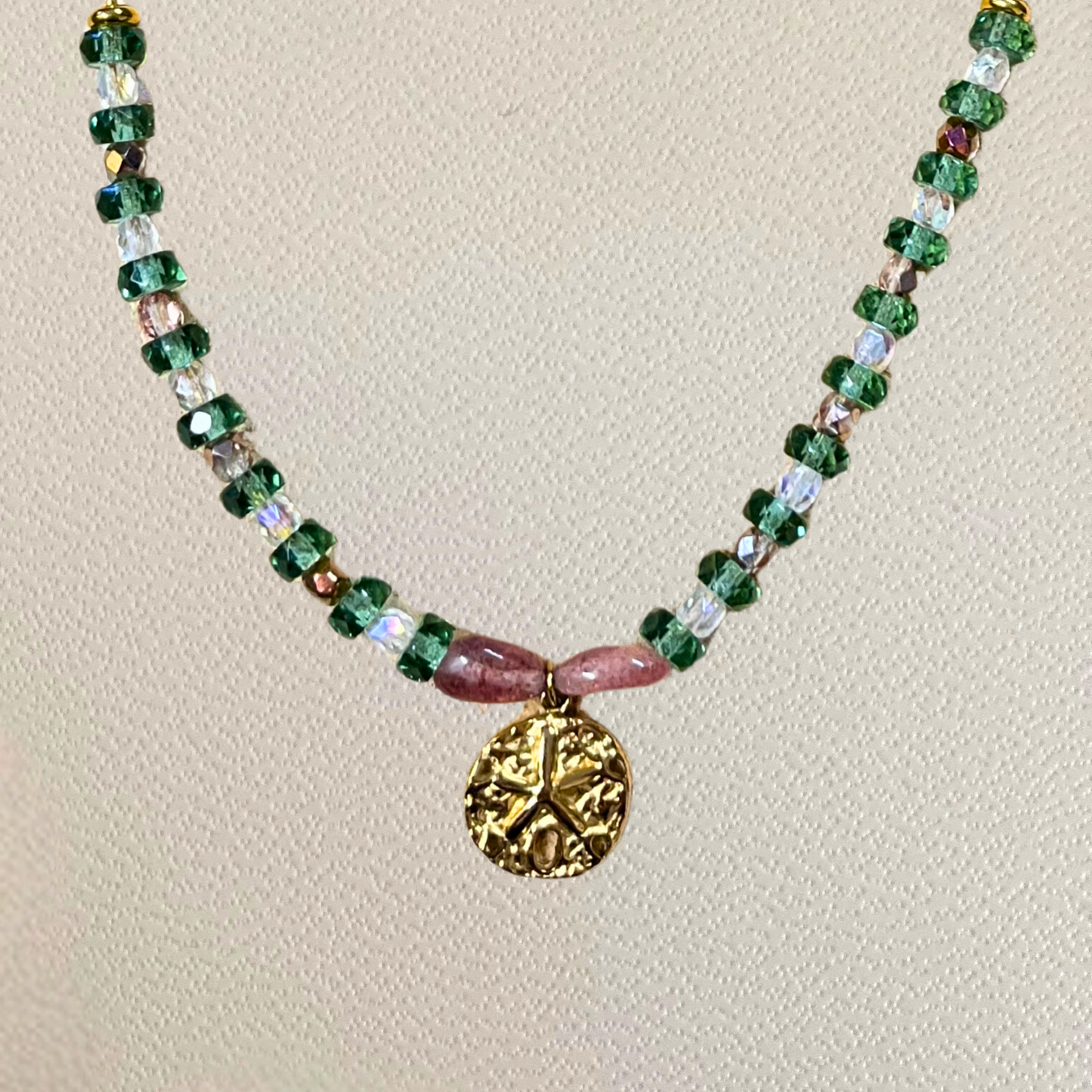 Collier Océana ♢ pierres quartz fraise et charm Sand Dollar