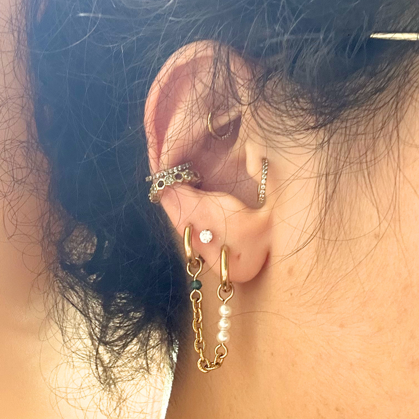 Chainette 8 • 3 perles nacrées et perle irisée