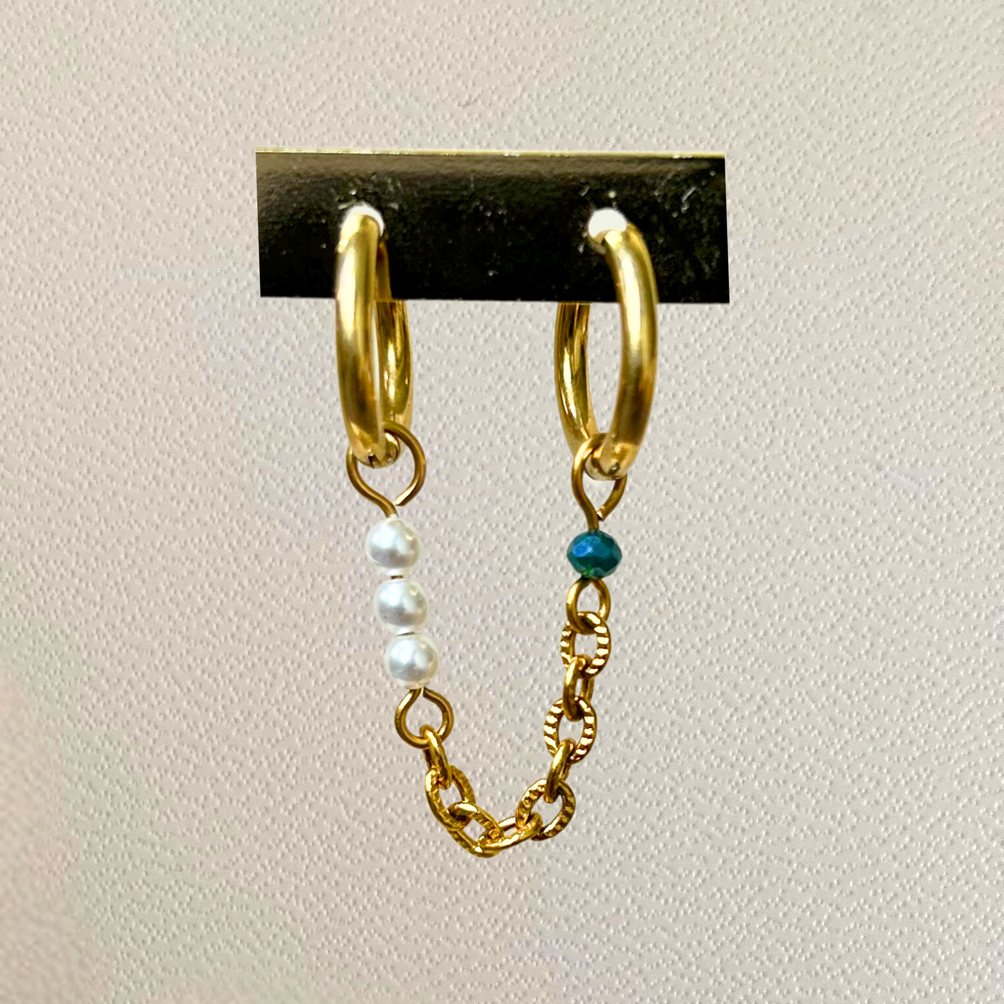 Chainette 8 • 3 perles nacrées et perle irisée