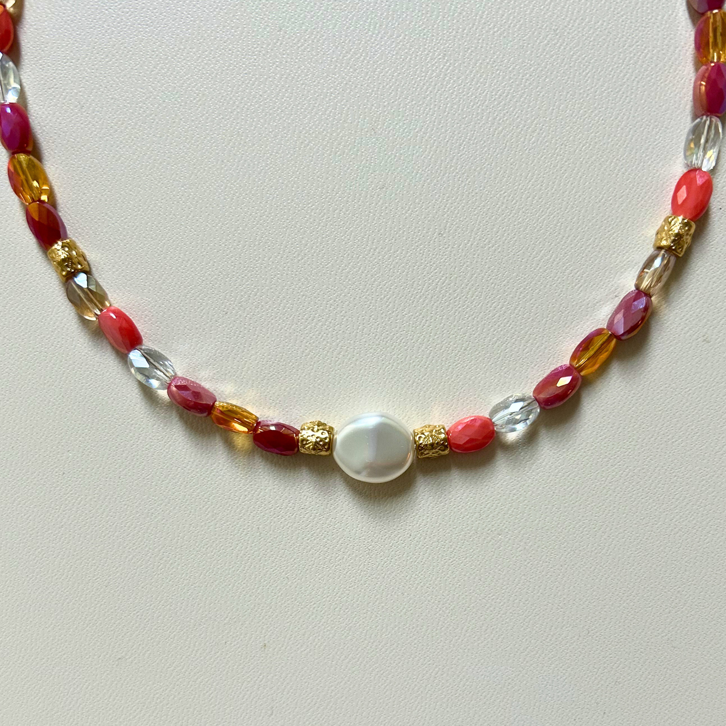 Collier irisé Dahlia • Perle nacrée