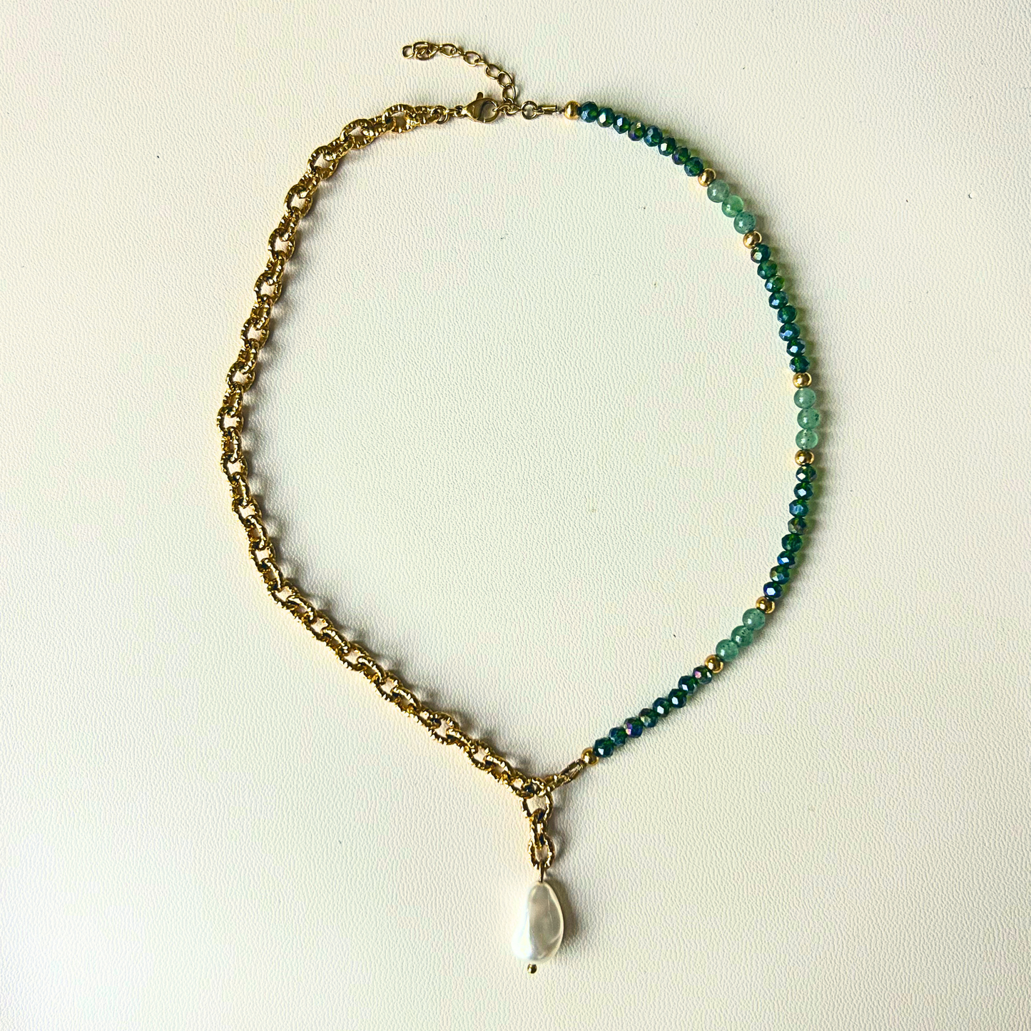 Collier asymétrique Naïa • Perle baroque nacrée