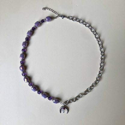 Collier asymétrique Nyx argenté • charm corne de lune