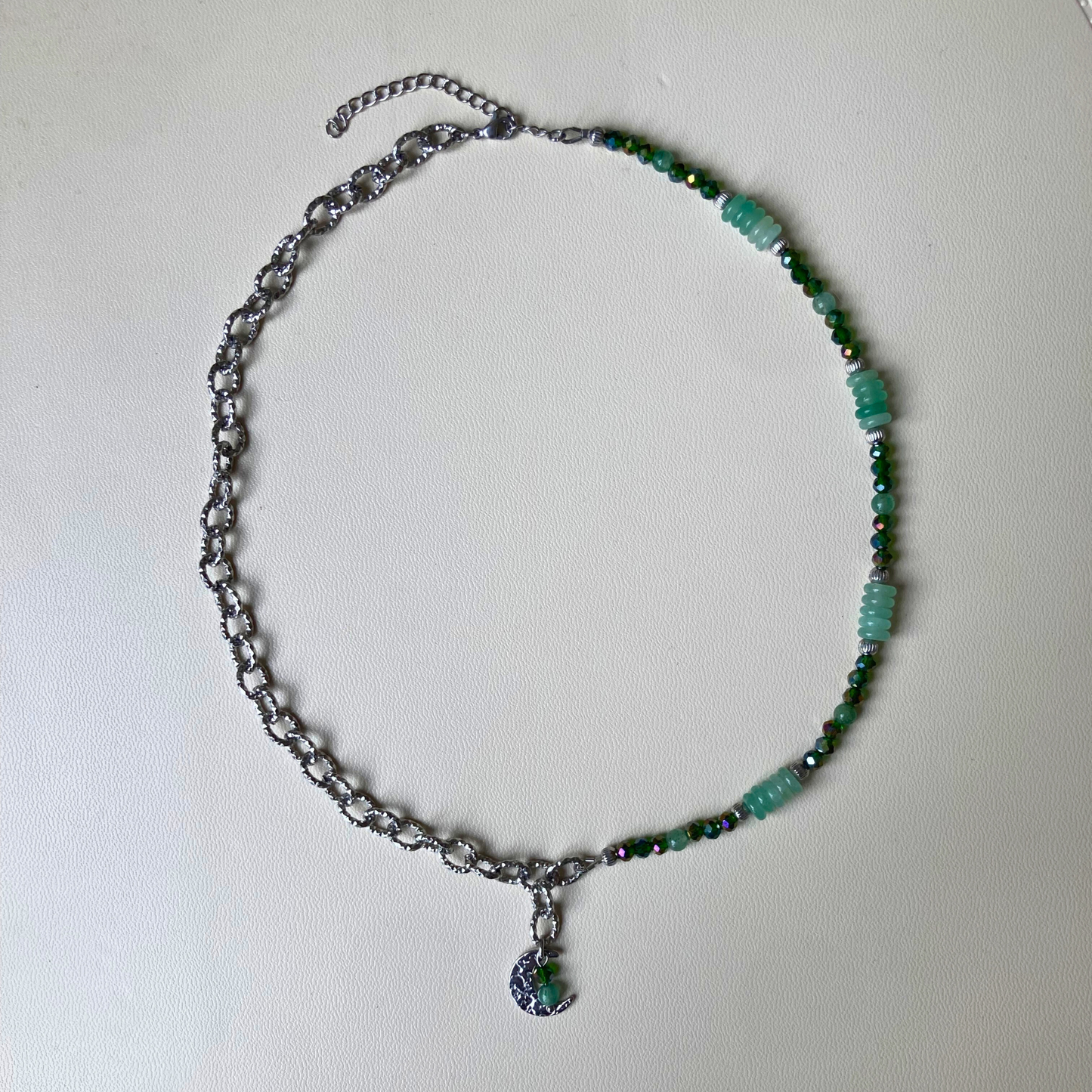 Collier asymétrique Selene argenté • charm lune martelée