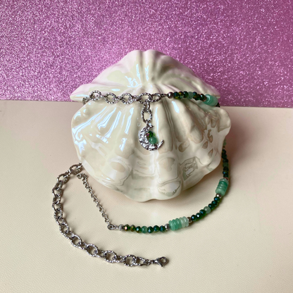 Collier asymétrique Selene argenté • charm lune martelée